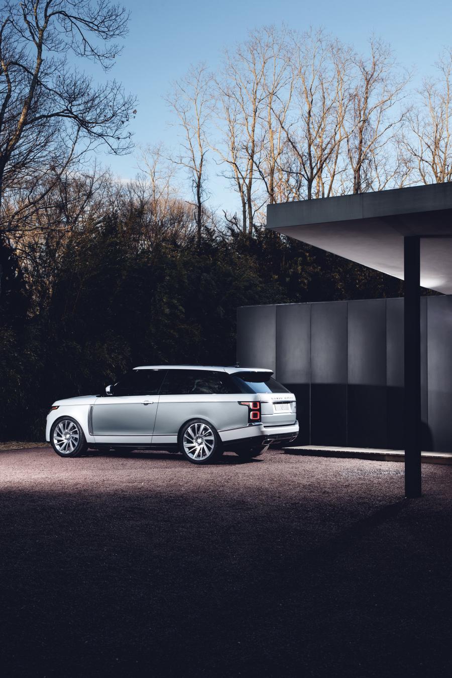  Land Rover Range Rover SV Coupe 2018 года  (NA) (фото 8 из 12)